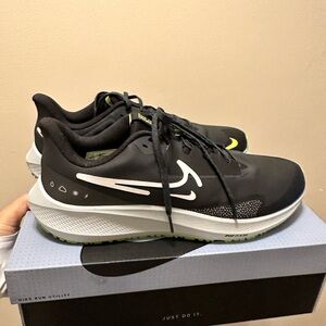 NEW! Nike Men's Black and White Air Zoom Pegasus Running Shoes